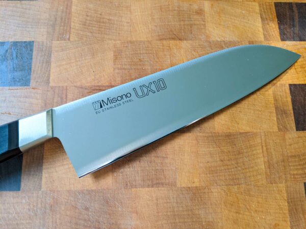 misono-ux10-santoku-close