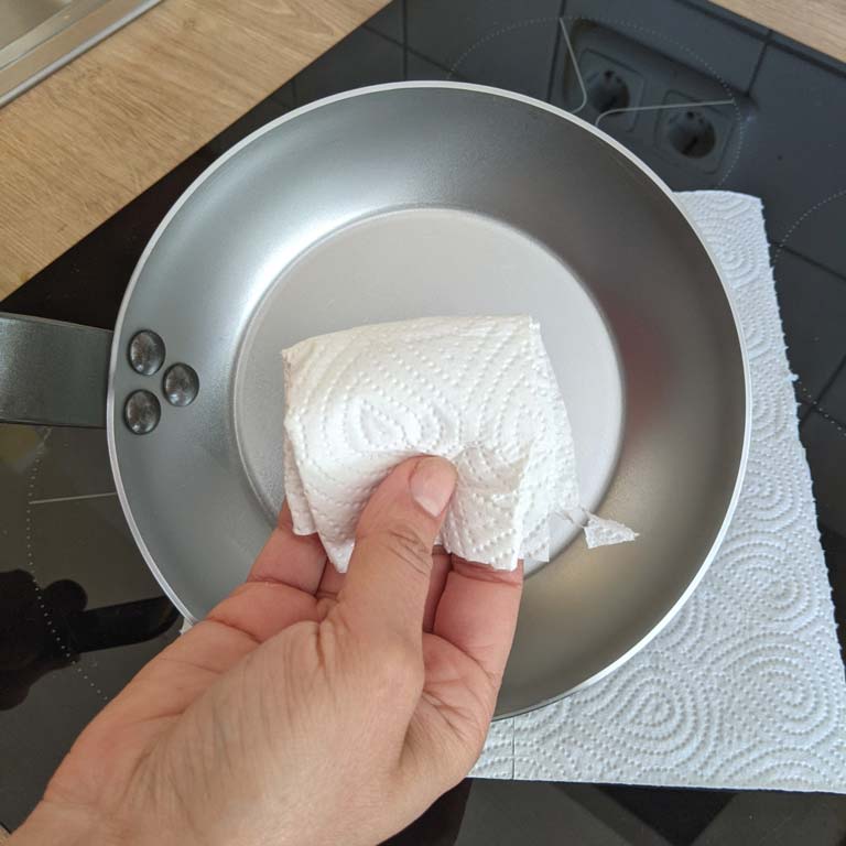 De Buyer & Carbonstahl Pfannen richtig einbrennen